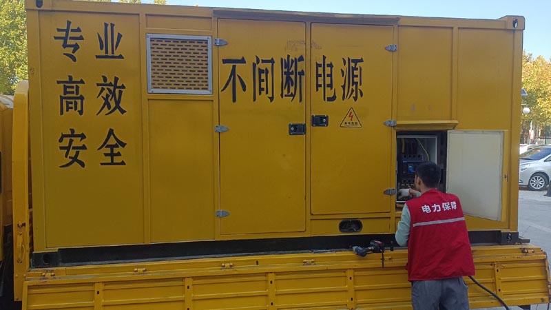 东港柴油发电机组和UPS电源配合使用时,如何避免切换过程中的电力中断?